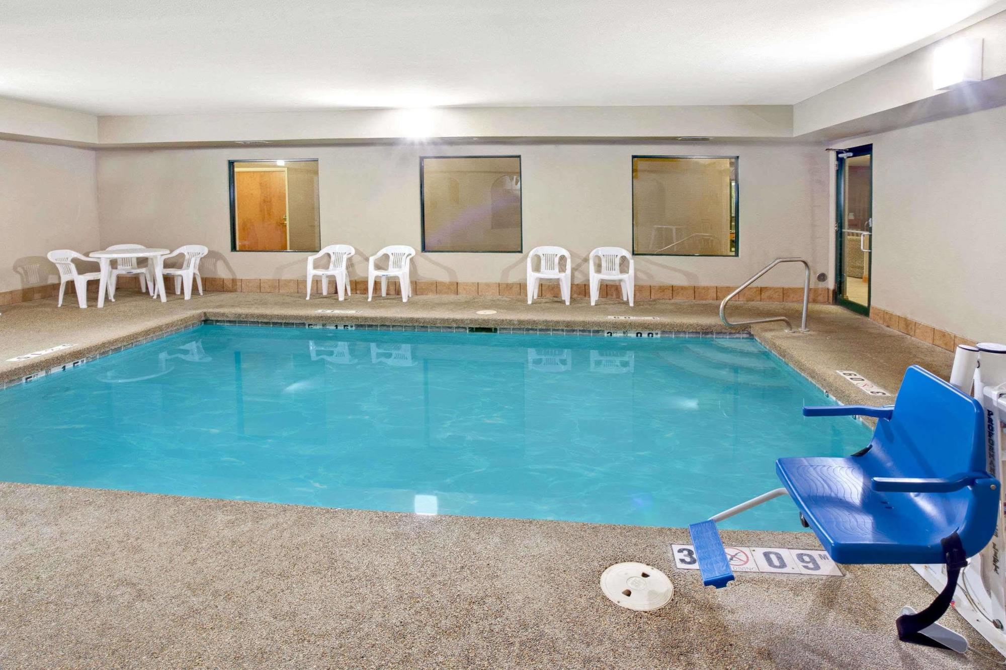Super 8 By Wyndham South Bend Motel Buitenkant foto